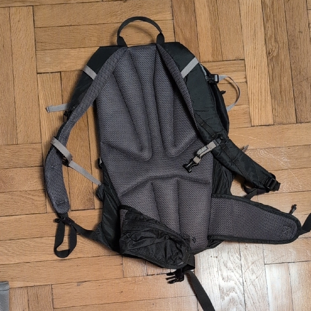 CamelBak Rimrunner 22 Backpack - Picture 2 of 5